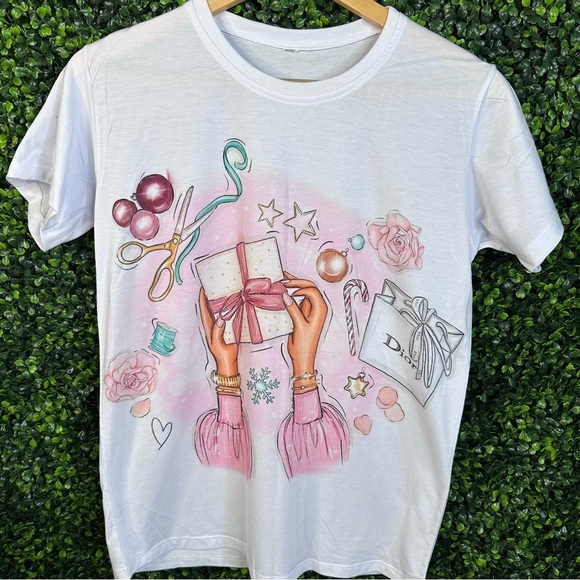 Tops - One size fashion graphic white Tee shirt nwt